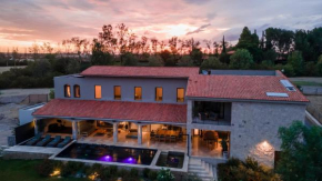 Luxury and Private Villa La Loma by VIATO